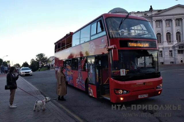 2 Этажный автобус. Двухэтажный экскурсионный автобус в Нижнем Новгороде. Экскурсия по Нижнему Новгороду на двухэтажном автобусе. 2 Этажный экскурсионный автобус Нижний Новгород. Экскурсионные автобусы нижний