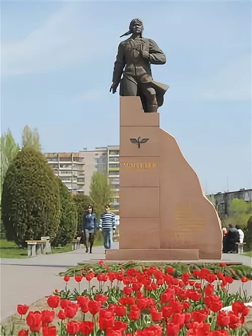 Камышин. Маресьев центр патриотического воспитания. Памятник алексею маресьеву камышин. Маресьев алексей петрович памятник. Дом маресьева в камышине.