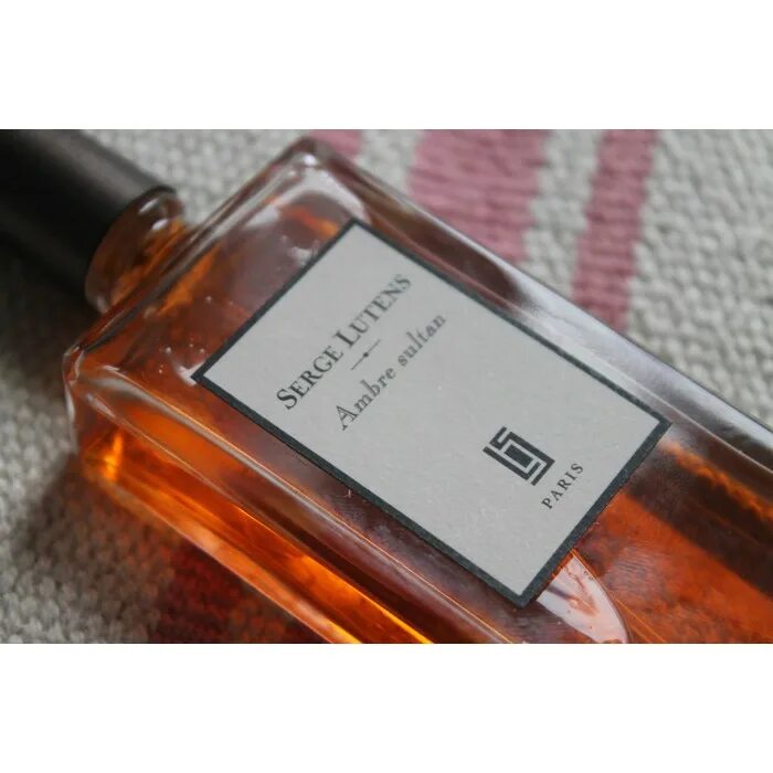 Serge lutens ambre sultan. Упаковка serge lutens 50 мл. Serge lutens ambre sultan. Духи серджио лютенс. Serge lutens ambre sultan edp 75ml.
