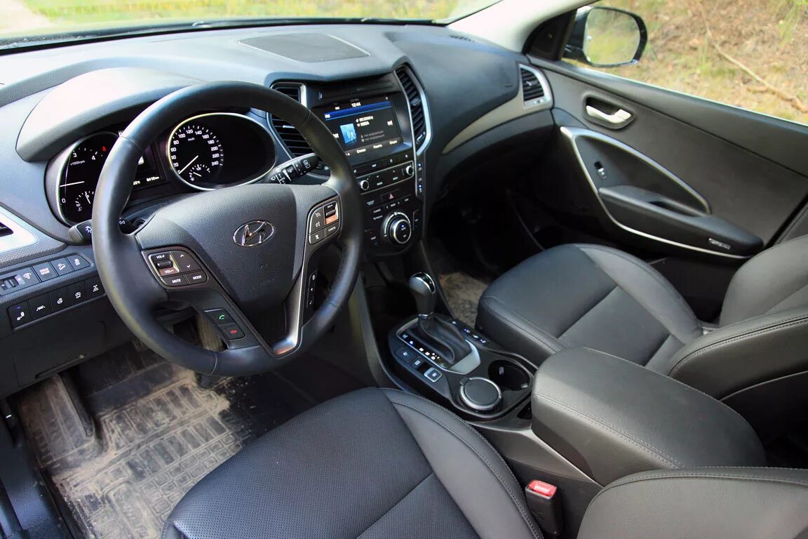 Hyundai santa fe 2013. Санта фе 2013 салон. Hyundai grand santa fe 2015. Салон санта фе 3 2013 года. Автосалон хендай санта фе.