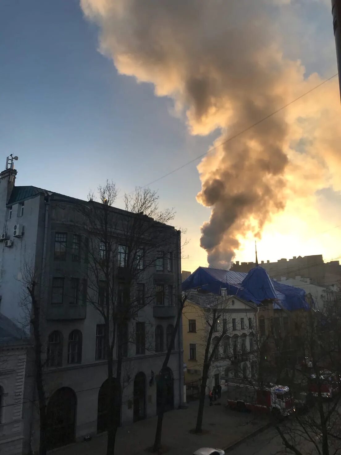 Что горит на васильевском острове. Дом форостовского на васильевском острове. особняк форостовского в санкт-петербурге. пожар спб васильевский остров. особняк п. п. форостовского.
