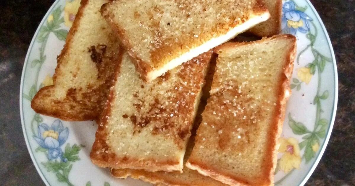Хлеб с молоком и сахаром. Гренки из белого хлеба. гренки из белого хлеба с сыром. гренки белый хлеб. гренки сладкие с белого хлеба.