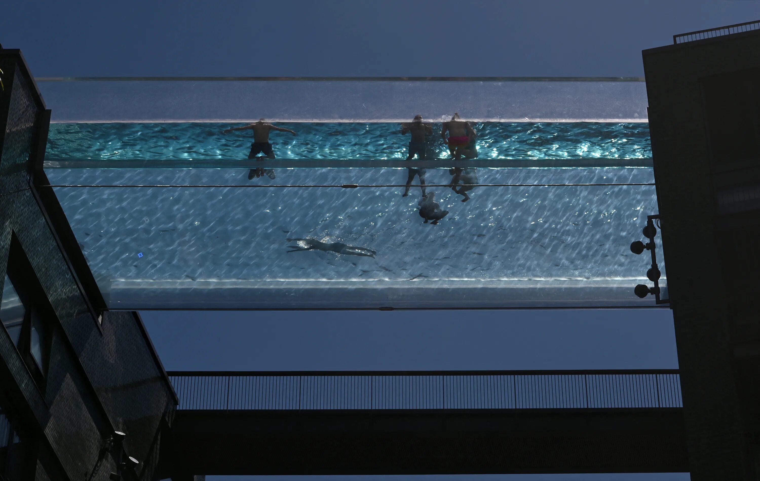 Летающий бассейн. Летающий бассейн. Летающий бассейн. Летающий бассейн. Прикольный бассейн.