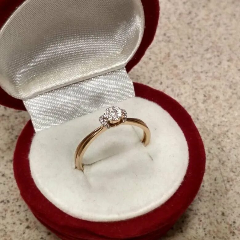 Кол цо в коробочке для предложения. Кольцо для предложения руки и сердца. Кольцо для предложения в коробочкк. Обручальное кольцо подарок. Phantom jewels кольцо.