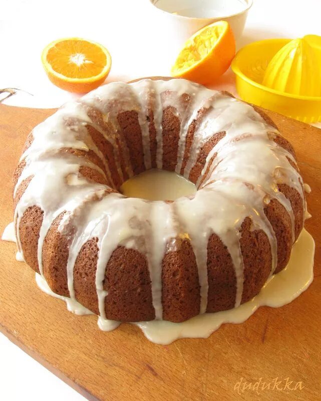 Апельсиново творожный кекс. Творожный кекс с апельсином. Кекс круглый с дыркой. Кекс круглый