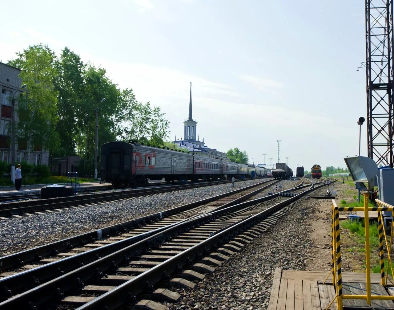 вокзал сыктывкар. платформа жд сыктывкар. северная железная дорога микунь. жд вокзал сыктывкар. сыктывкар жд.