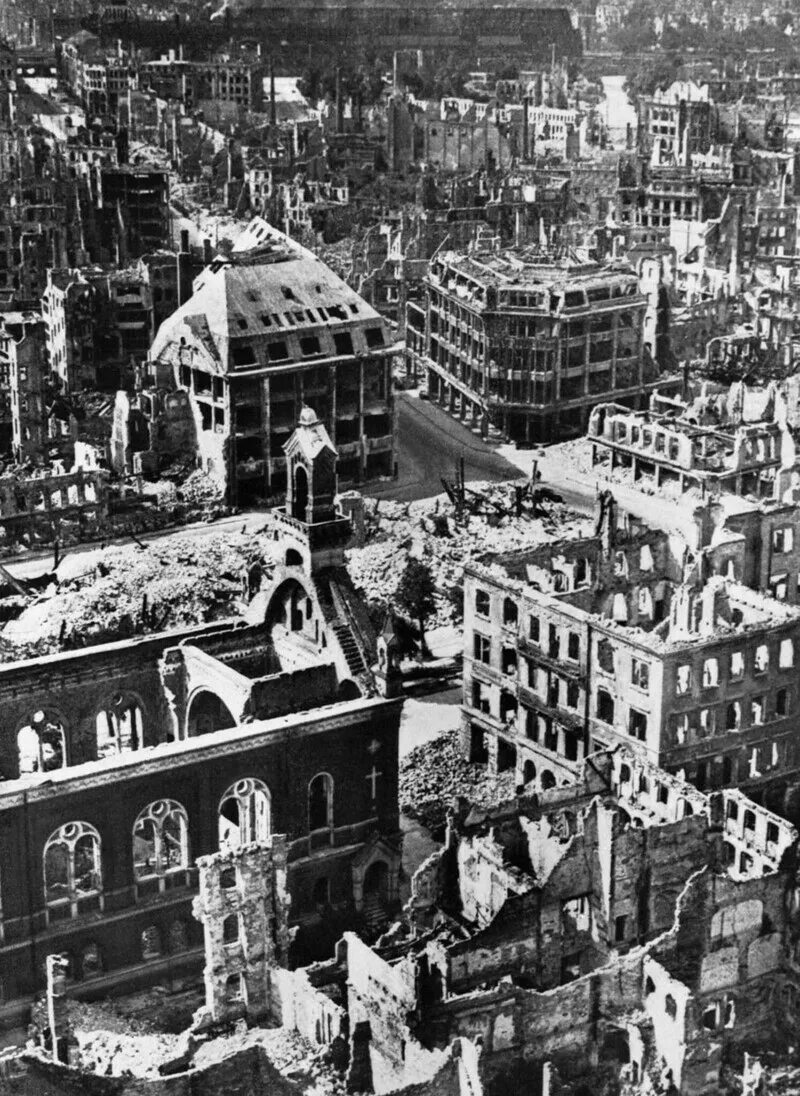 Германия после 1945. Дрезден бомбардировка 1945. Дрезден до бомбардировки 1945. Дрезден после бомбардировки 1945.