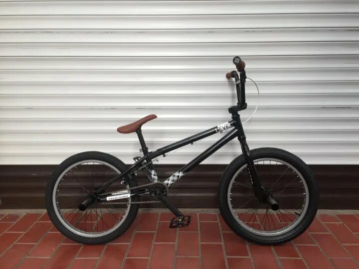 Bmx level. Bmx велосипед лэвэл. Велосипед gestalt bmx racing. Бмх левел 20. Тт левел бмх какая трещетка.