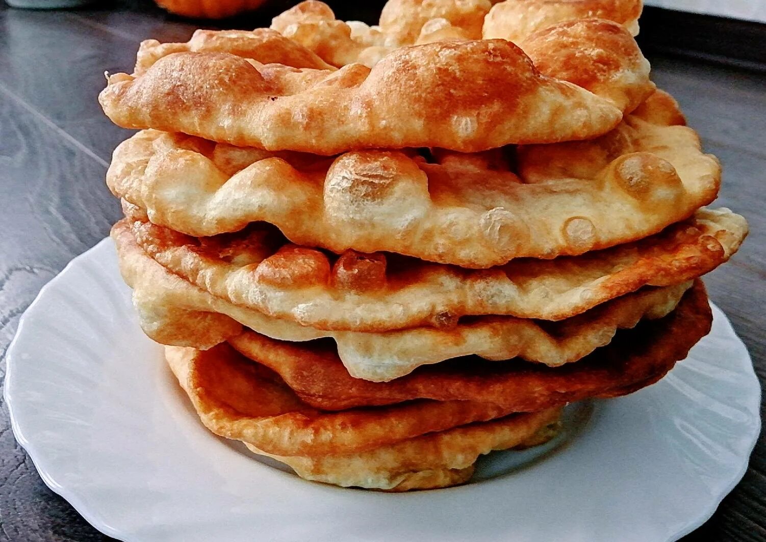 Вкусные лепешки на сковороде на кефире пышные
