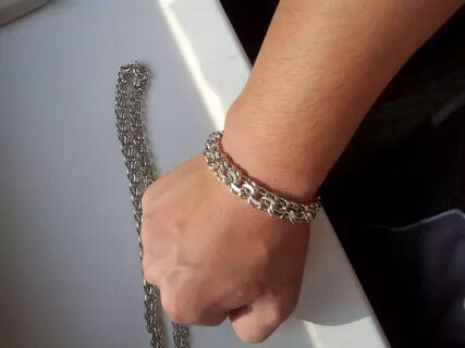 Золотая и серебряная цепочки вместе