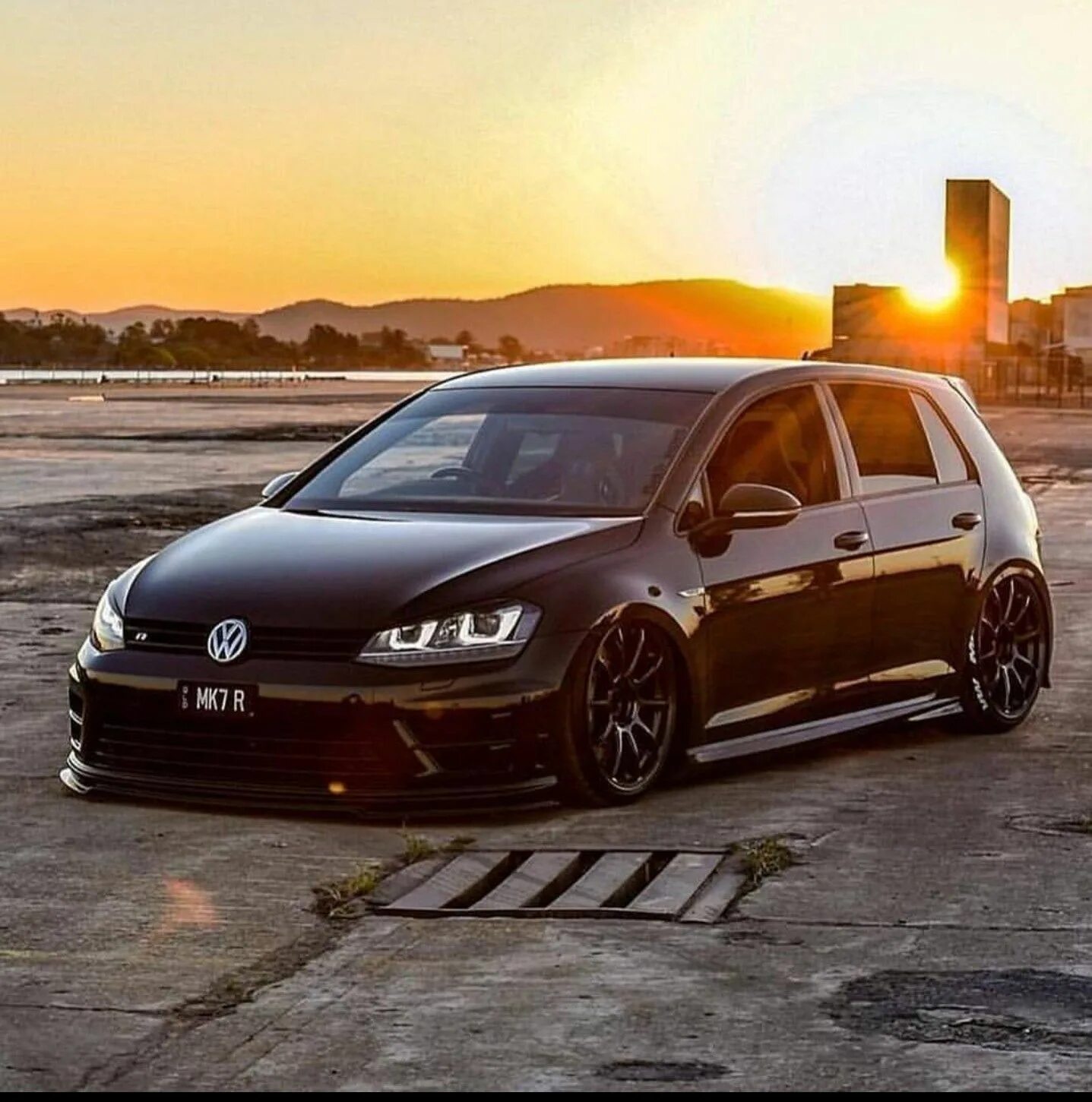 Vw golf mk5. Volkswagen polo стэнс. Golf mk5 stance. Ваг топ. Golf mk5 tuning.