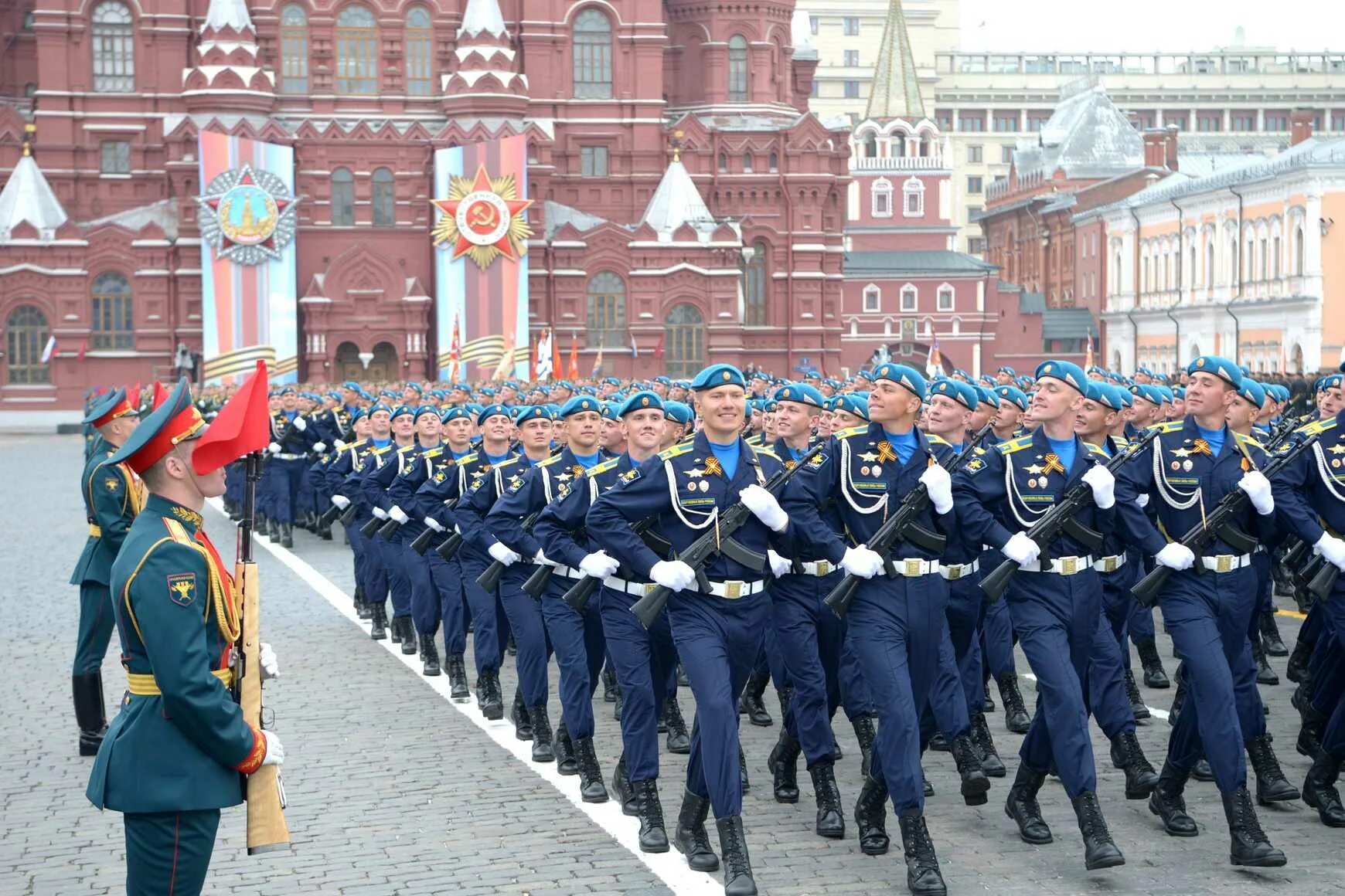 9 мая в москве 2024 год. Парад на красной площади в Москве. Парад Победы 2015 в Москве. Парад 2019 Москва. Парад на красной площади 9 мая 2015 года.