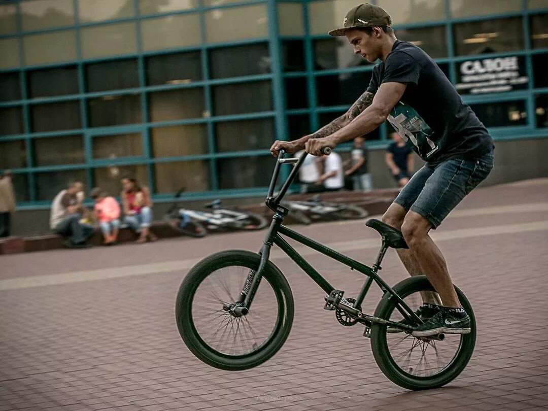 Велик для трюков. Бмх стрит велосипед. Бмх велосипед трюковой. Витя BMX. Велосипед Спартакус BMX.