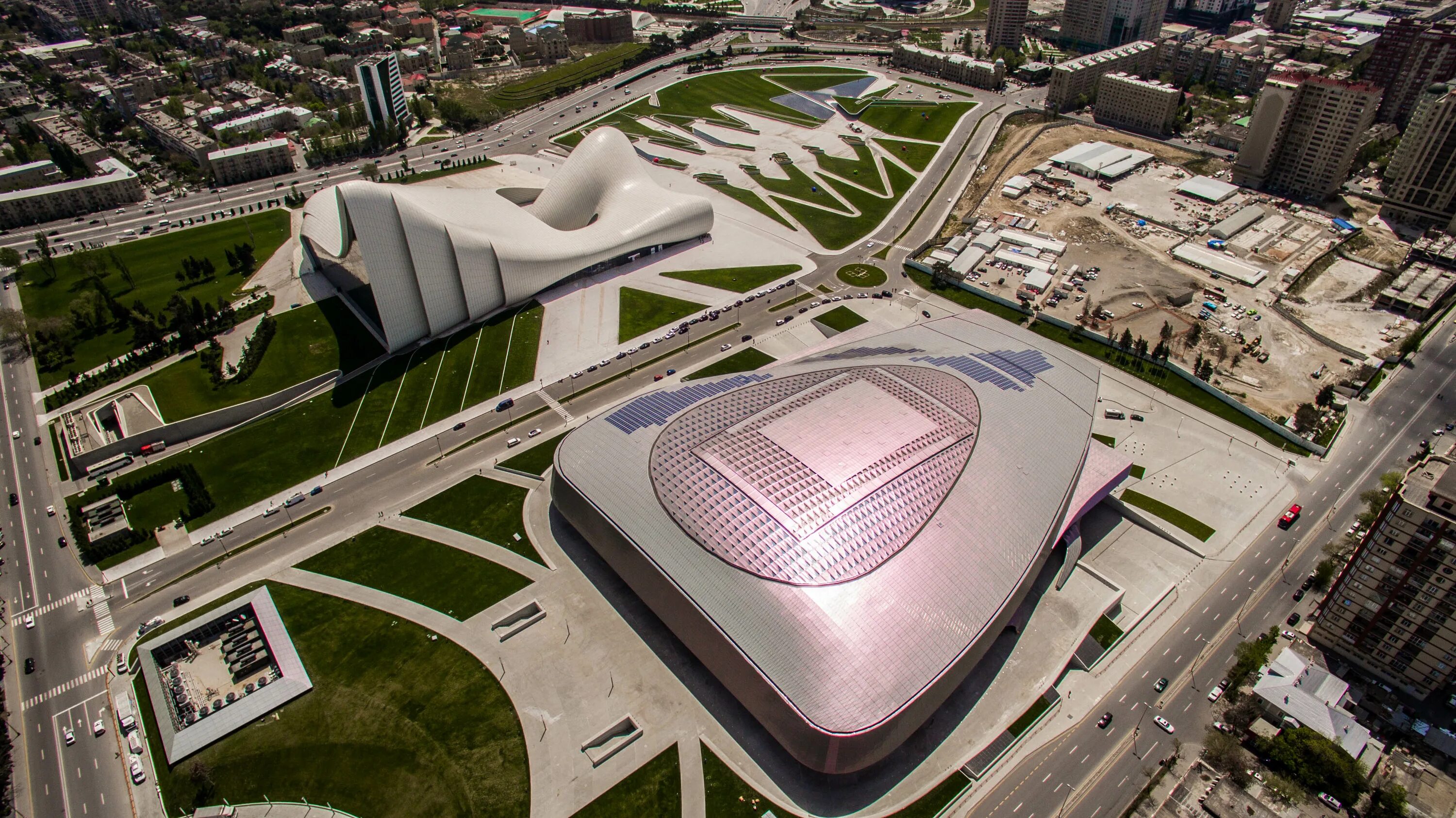 Пламенные башни flame towers. Baki baki merkezi. Баку столица азербайджана. Baki baki merkezi. Конгресс центр в баку фото.
