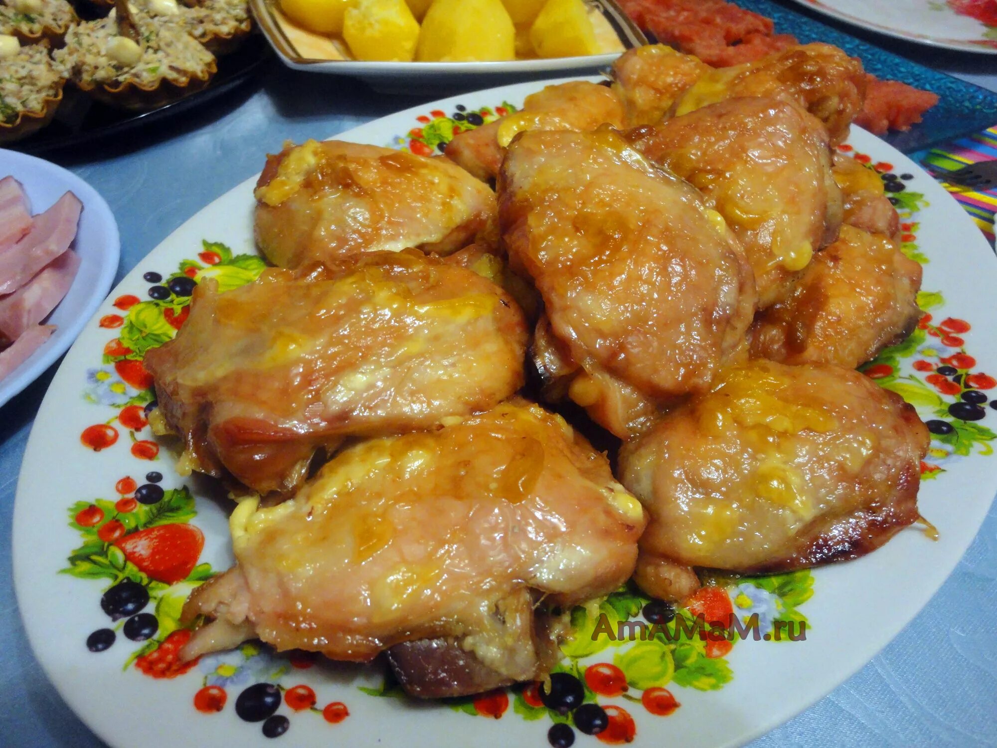 курица в духовке кусочками. бедра с майонезом и чесноком. куриные бедра майонез чеснок. куриные бедра майонез чеснок. куриные бедра в майонезе в духовке.