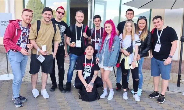 Эдисон и катя и нп. Сколько лет бишке из команды эда. Банан саша эдисон. Сколько лет бишке из команды эда. Эдисон перец и наркоманы петровичи.