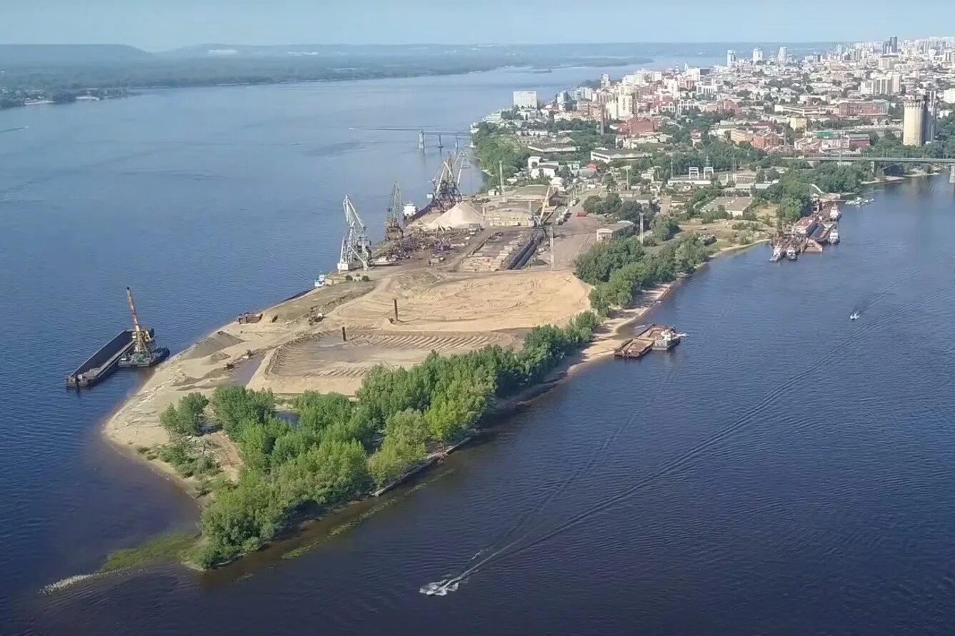Самара находится на берегу волги. Город самара река волга. стрелка реки самара. стрелка двух рек самара. стрелка волги и самары застройка.