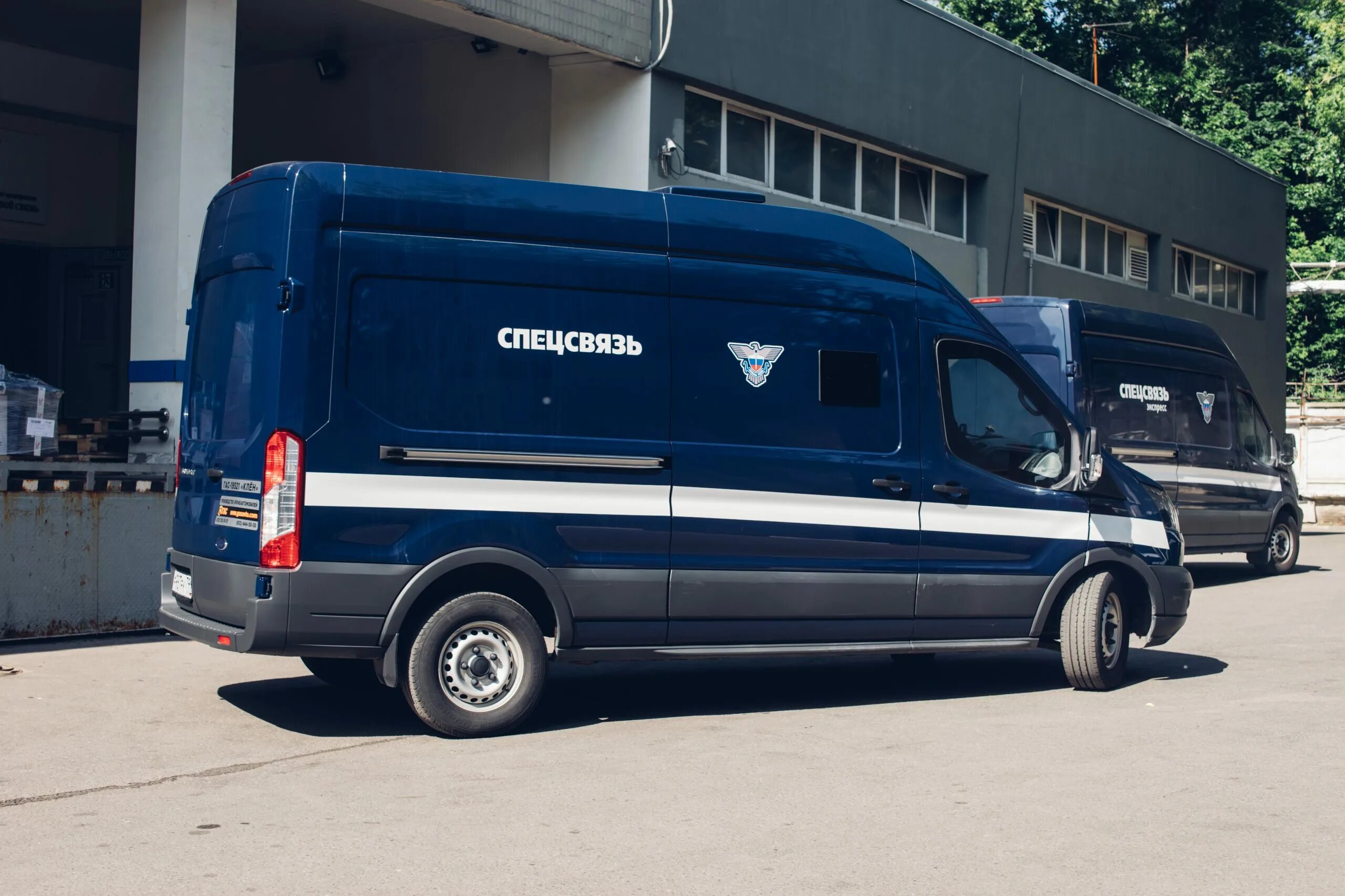 Доставка спецсвязь. Ford Transit Спецсвязь. Синий Форд Транзит Спецсвязь. Фургон Спецсвязь. Вольво Спецсвязь.