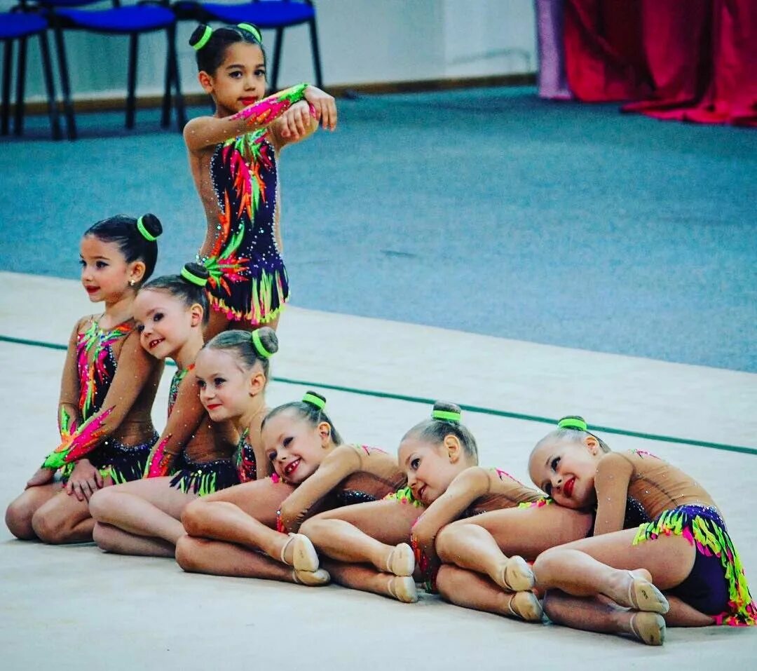 Rhythmic gymnastics group. Командная гимнастика. Художественная гимнастика групповые. Художественная гимнастика групповые. Художественная гимнастика групповые.