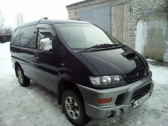 Делика 1996 года. Mitsubishi delica 1996. Мицубиси минивэн 1996. Митсубиси делика 1996. Мицубиси минивэн 1996.