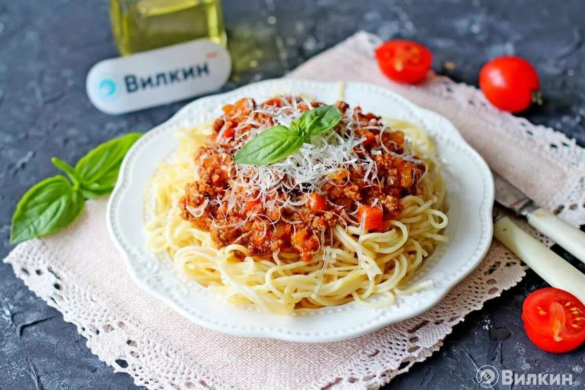Спагетти с пастой болоньезе с фаршем рецепт. Болоньезе с фаршем. Паста спагетти болоньезе. Паста для пасты болоньезе. Болоньезе с фаршем и томатной пастой.