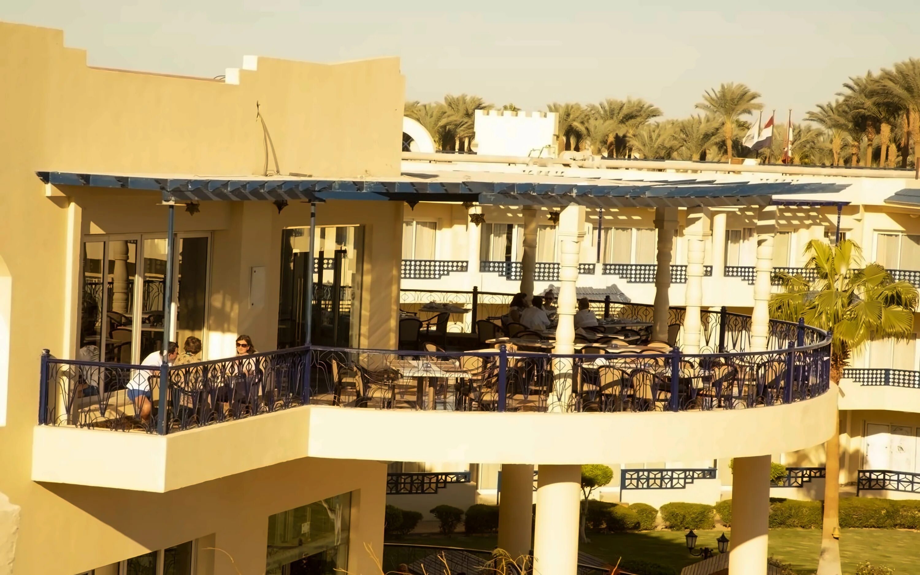 Grand hotel sharm 5 египет. Гранд оазис резорт шарм-эль-шейх 4. Шармаль шейх тропикана гранд оазис. The grand hotel sharm 5* пляж. Шарм-эль-шейх / sharm el sheikh grand oasis resort 4*.