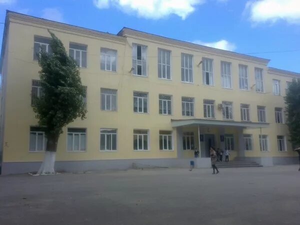 Директор 10 школы махачкала. Мбоу сош 32 махачкала. 59 школа махачкала. 10 школа махачкала. 10 школа махачкала учителя.