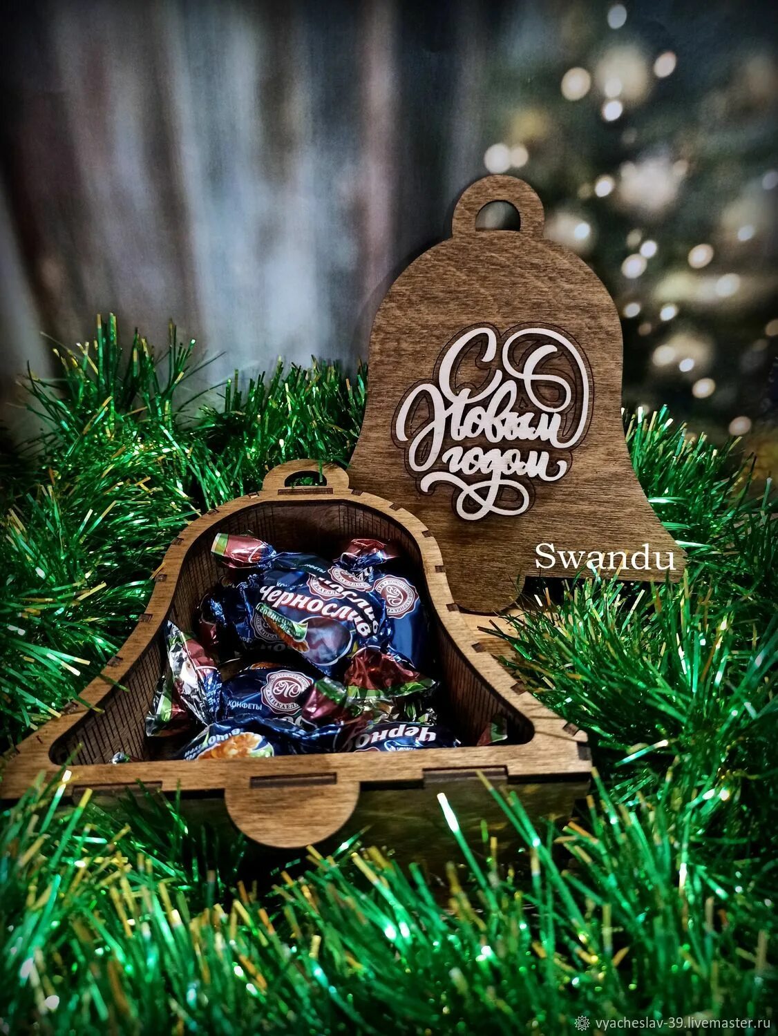 Колокольчик из кратона. Новогодние колокольчики в коробке. Коробочка колокольчика. Колокольчик желтый. Подарочные коробки для колокольчика.