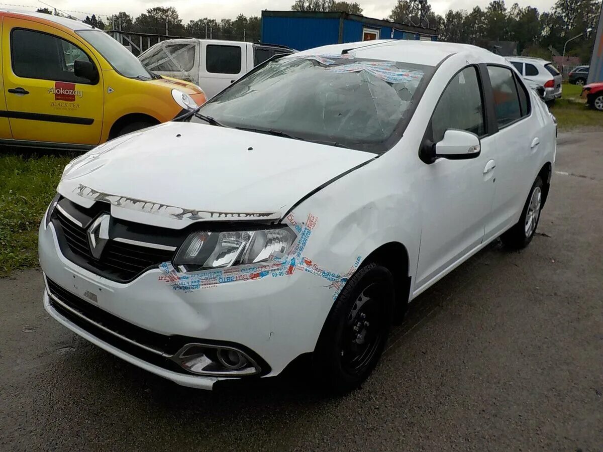 Купить рено логан в свердловской области. Рено Логан 2 белый. Renault Logan белый. At Renault Logan 2015. Рено Логан 2015 белый новый.