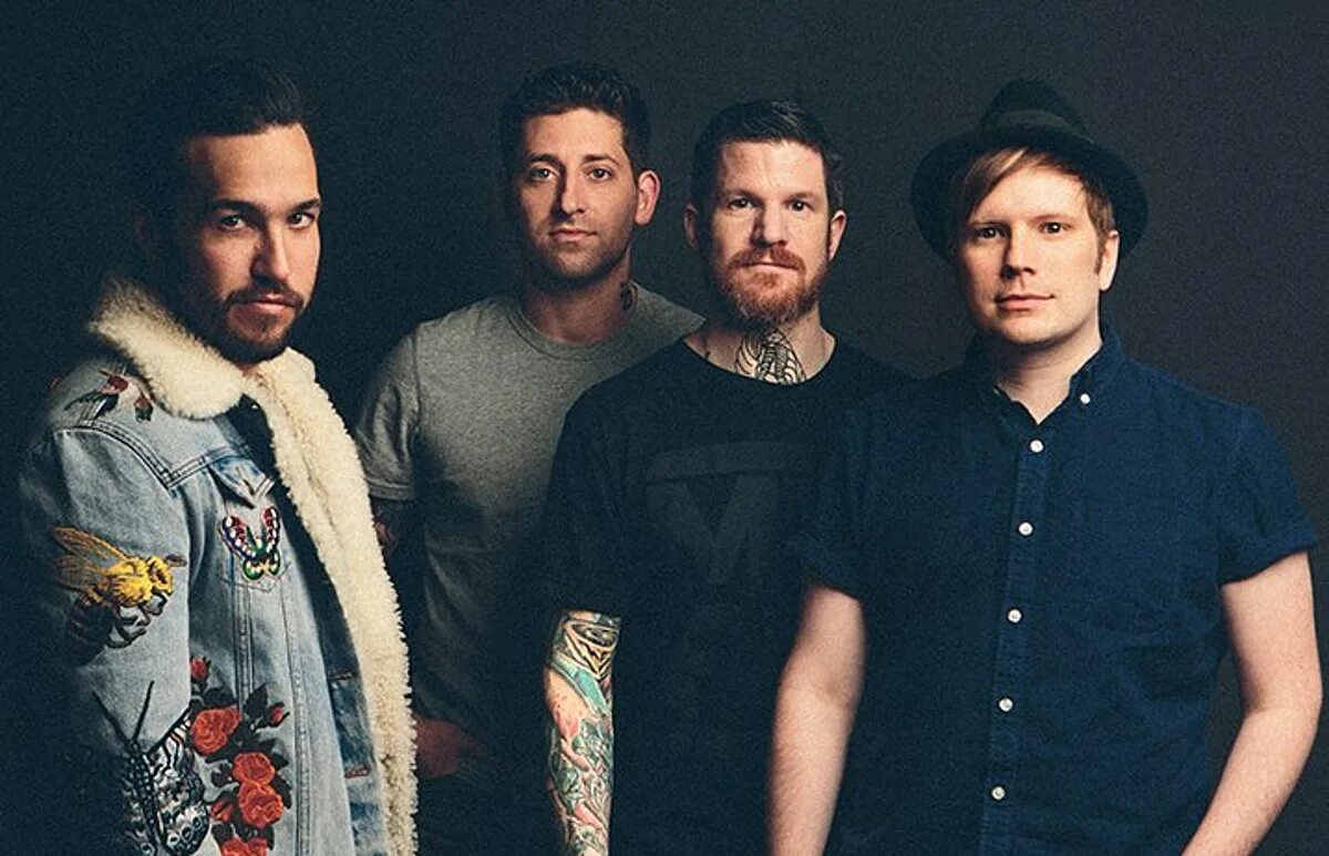 Fallen out группа. Группа fall out boy. фоллаут бой группа. fall out boy 2001. fall out boy 2025.