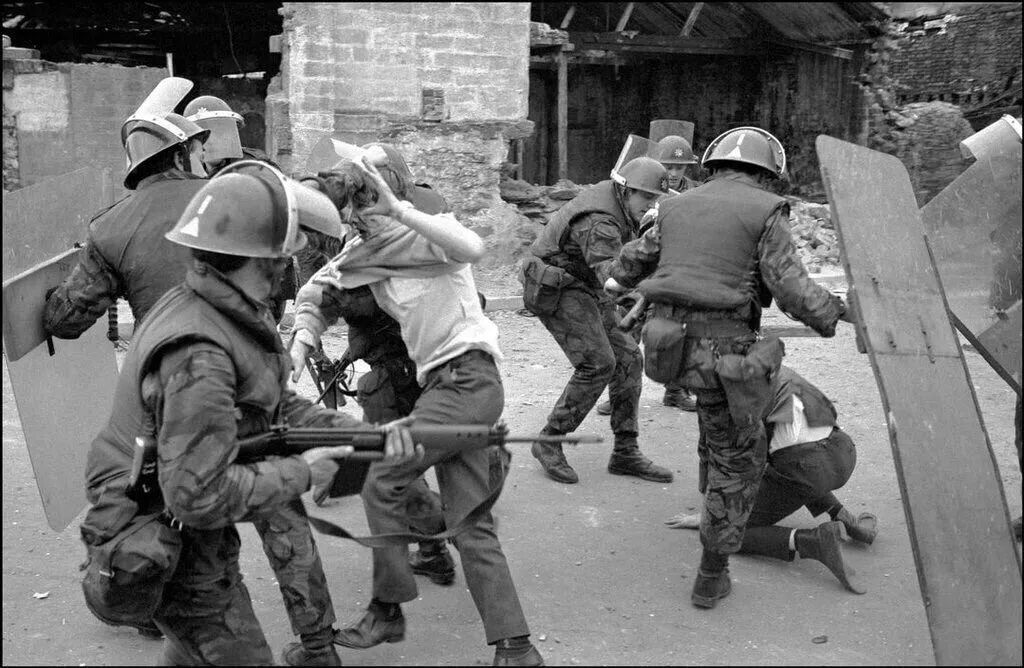 Конфликт в северной ирландии. Центр ирландского конфликта 7 букв. Протесты в северной ирландии. Конфликт в северной ирландии 1998. Конфликт в северной ирландии 1969.