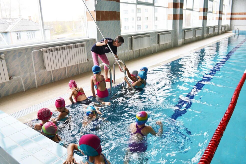 бассейн китенок ясенево. дети в бассейне. бассейн на комсомольском красноярск. секция детского бассейна. соревнования в бассейне для детей.