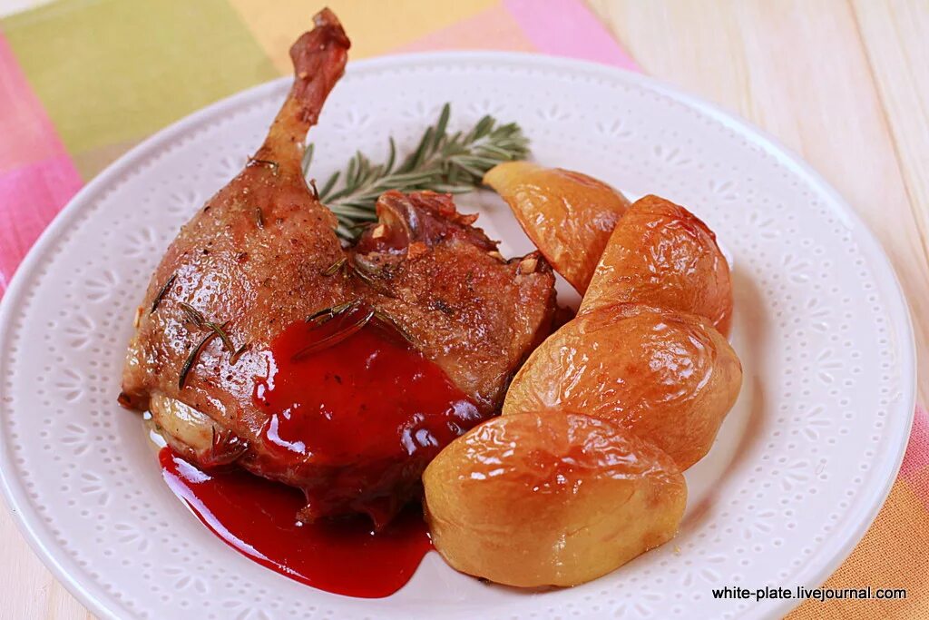 Утка с айвой. Утиные окорочка рецепты маринада. Утиные ножки. Утиные окорочка рецепты маринада. Утиная ножка конфи.