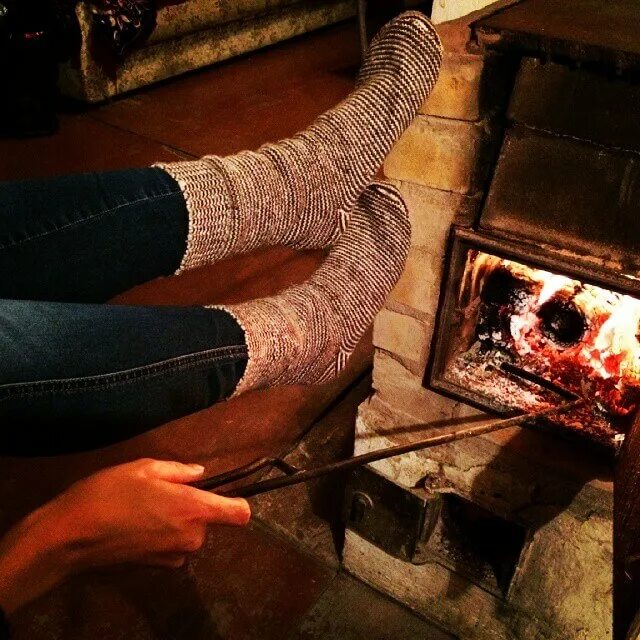 нагревающаяся печка. красная труба в бане. нагревающаяся печка. буржуйка для сауны. нагревающаяся печка.