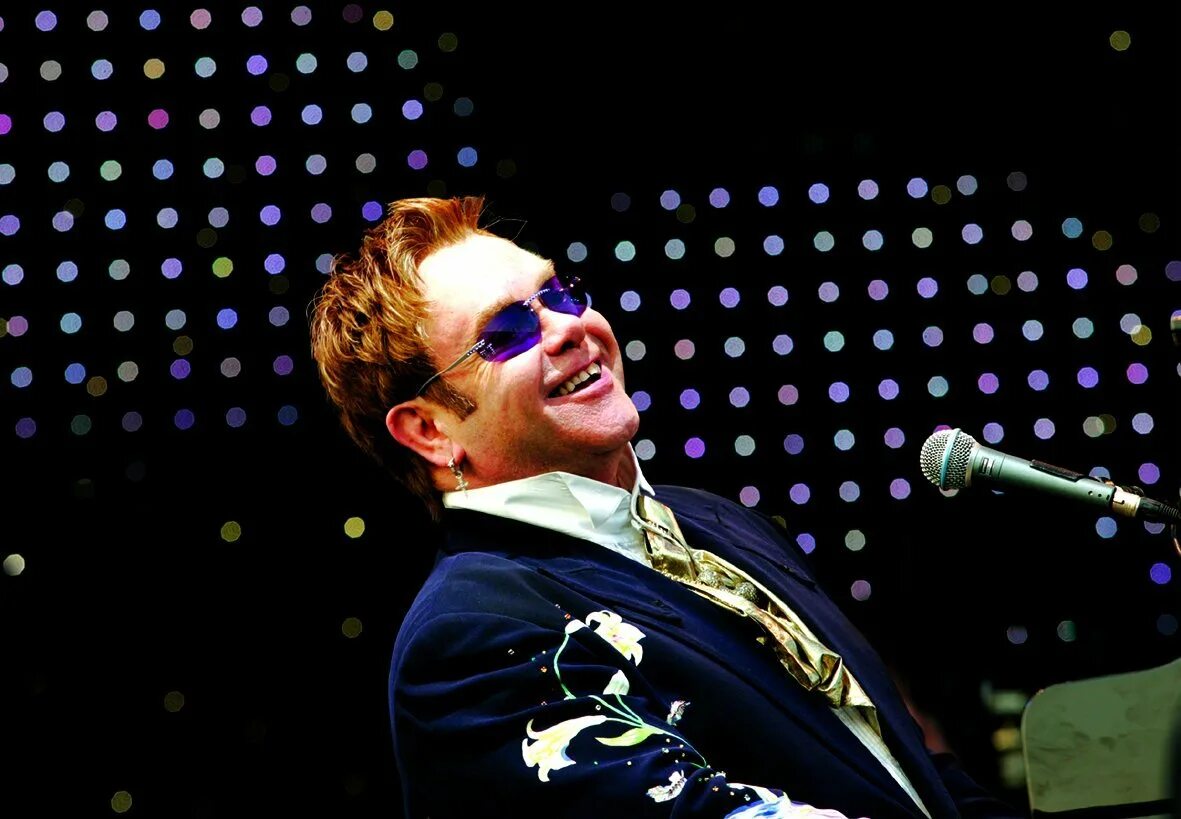 Elton john rock. Elton John Nikita. Элтон Джон клипы 1985. Концерт Элтона Джона в Праге. Элтон Джон ремикс 2020.