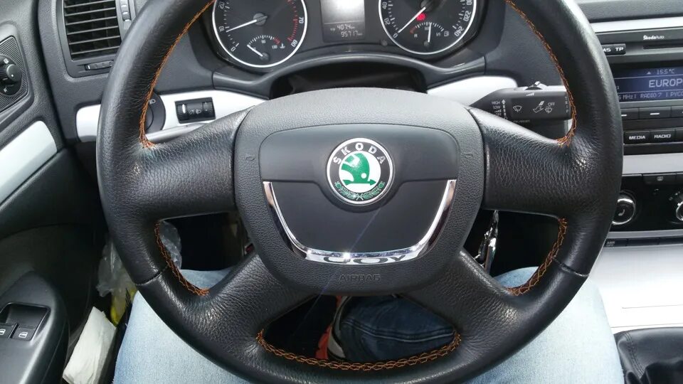 Продам свой б.у. FL кожаный руль - Skoda Octavia A5 Mk2, 1,6 л, 2006 года аксесс