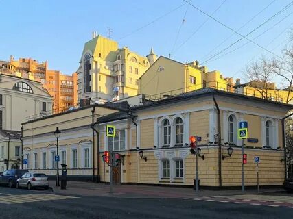 Большая никитская станция метро