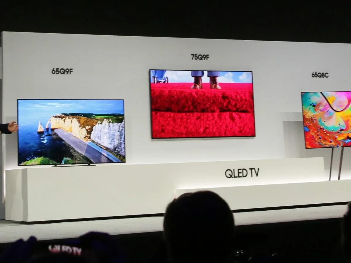 Чем отличаются телевизоры led. QLED 2018 Samsung. Samsung олед 2019 телевизор. Samsung QLED TV q9. Samsung QLED 2018 Модельный ряд.