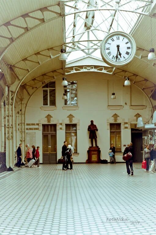 Туту витебский вокзал. Витебский вокзал 1990 музей. Витебский вокзал памятник внутри. Фототеа Витебском вокзале.