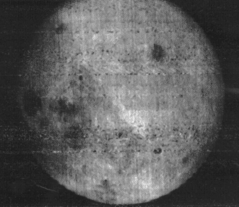 Первые снимки обратной стороны луны. Обратная сторона Луны 1959. Снимок обратной стороны Луны 1959. Луна 3 Обратная сторона Луны. АМС Луна 3 и снимки обратной стороны Луны.