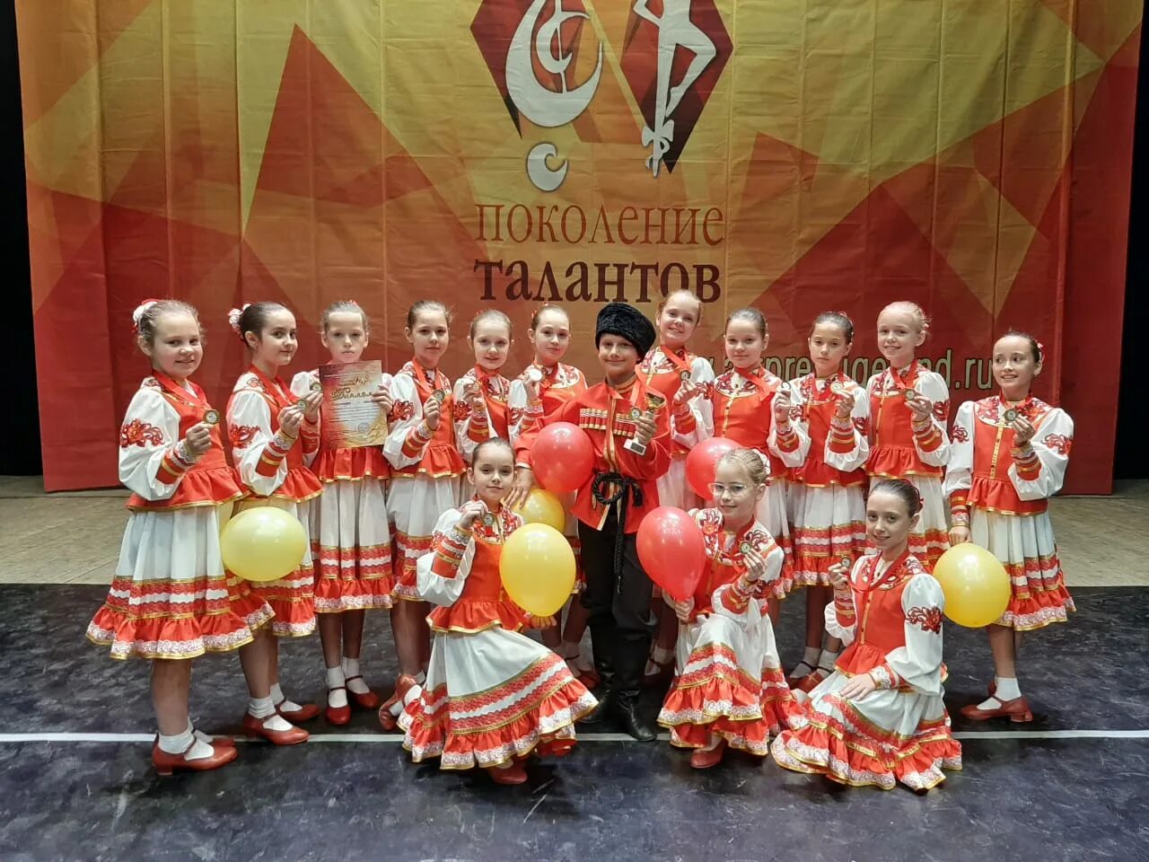 Ансамбль калейдоскоп. Хореографический ансамбль калейдоскоп кисловодск. Хореографический ансамбль калейдоскоп кисловодск. Татарстан камские поляны ансамбль "калейдоскоп". Коллектив калейдоскоп рубцовск.