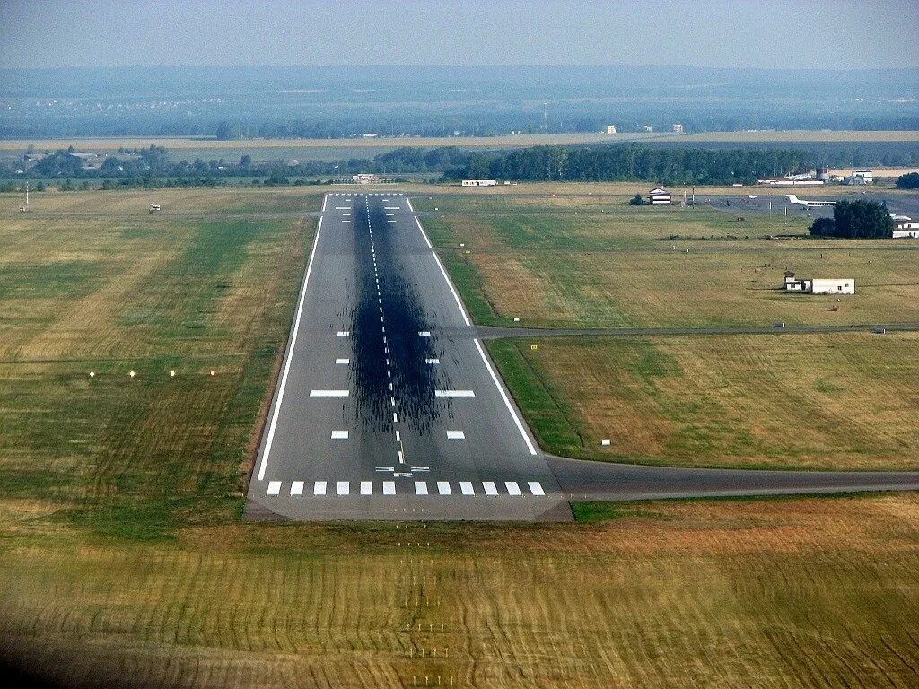 Взлётно-посадочная полоса аэропорт Уфа. Аэропорт Брянск ВПП. Аэропорт Уфа ВПП. Аэропорт Уфа ВПП посадки. Впп вс рф