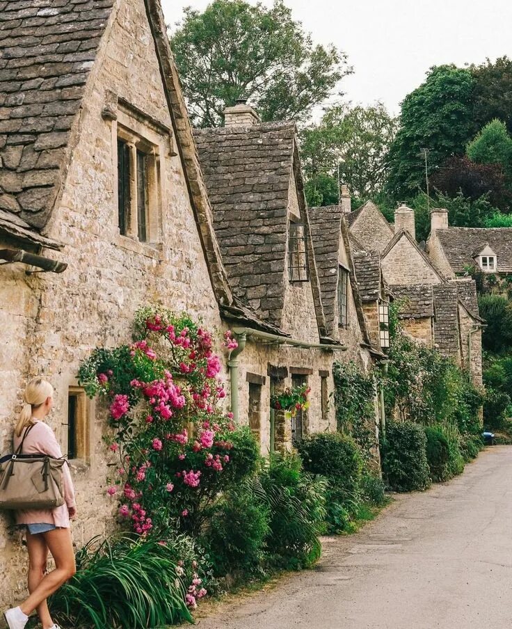 Villages england. Бибури, Великобритания. Байбери английская деревня. Бибери, Англия, Великобритания. Деревня Бибури (Bibury).