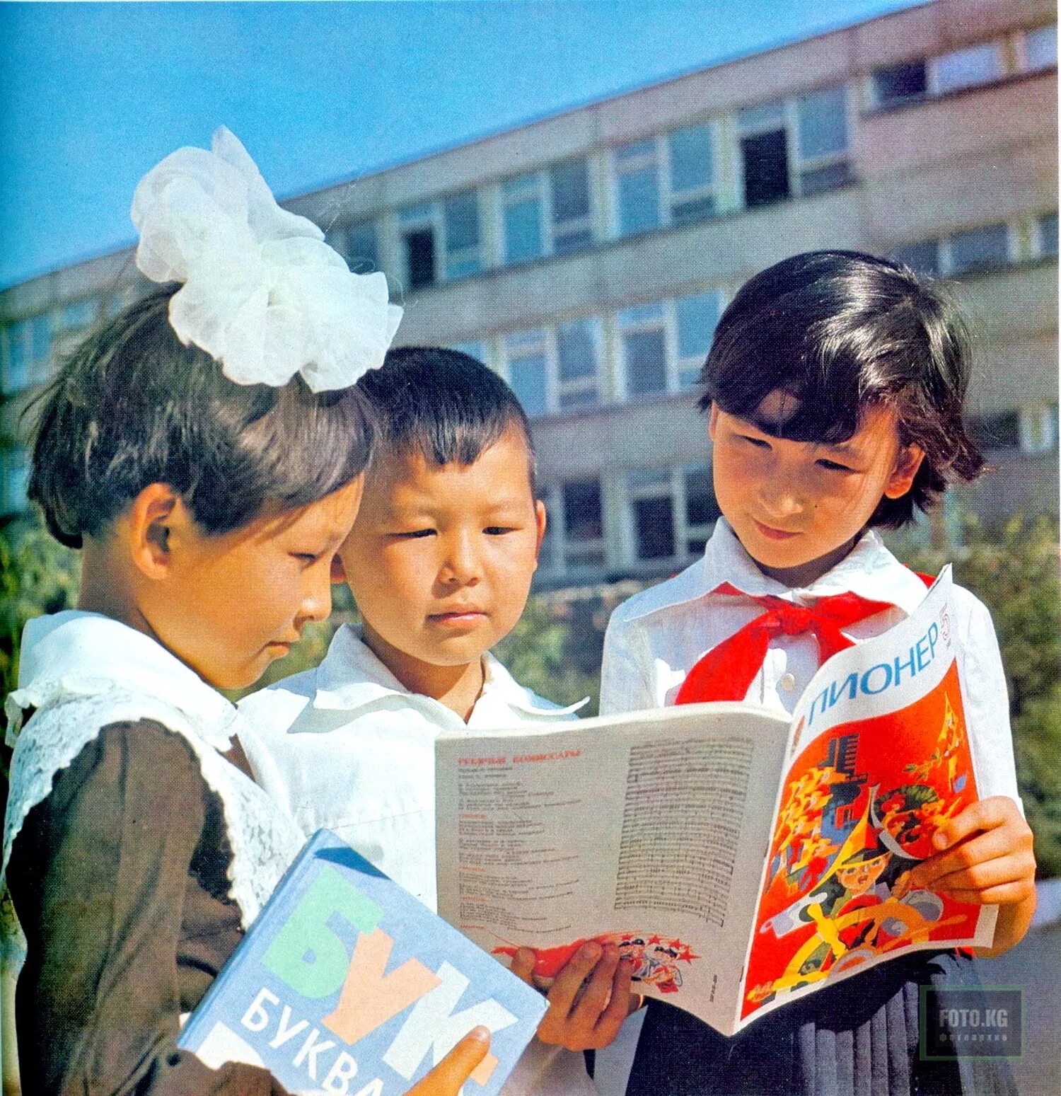 Образование в киргизии. Школьники кыргызстана. школы в киргизии. ученики киргизии. начальная школа кыргызстан.