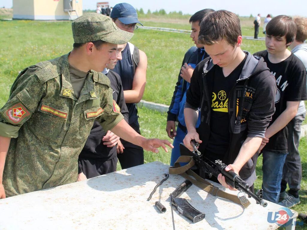 Сборы 10 класс обязательно ли. Школьники военные сборы. Военные сборы старшеклассников. Полевые сборы старшеклассников. Военно-полевые сборы для школьников.