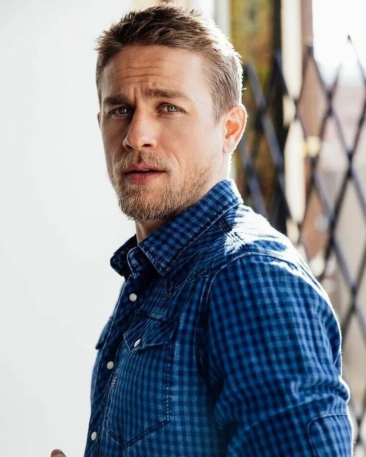 Charlie hunnam. Чарли Ханнэм. Актер Чарли Ханнэм. Чарли Ханнэм 2019. Чарли Ханнэм фото.