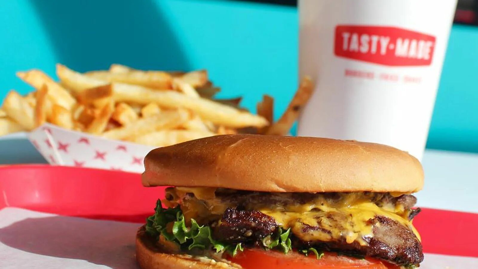 Шейк шейк фаст фуд. Торт макдональдс. Чизбургер и картошка фри. Fast food like. Фаст фуд.