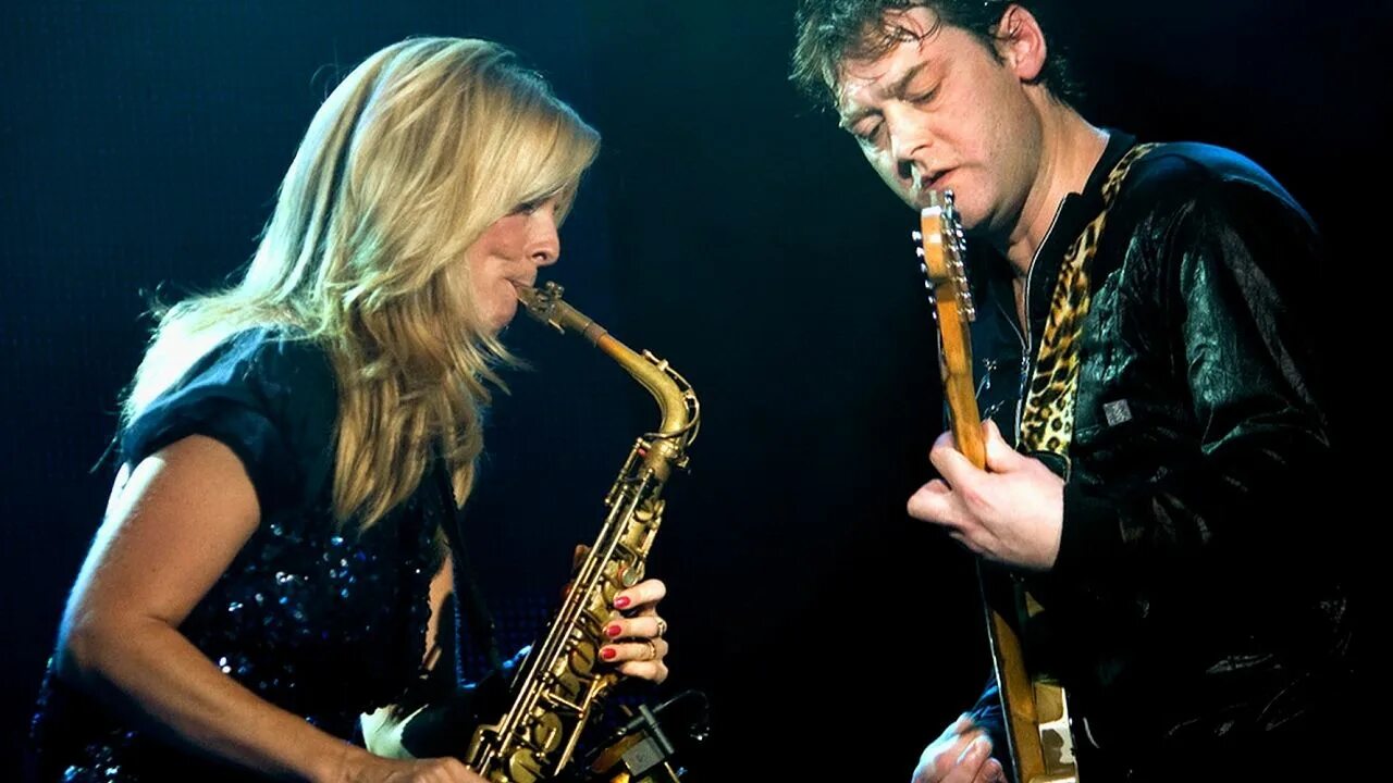 Саксофон стюарт гитара. Кэнди Далфер. Candy Dulfer & David a. Stewart. Кэнди Далфер и Дейв Стюарт. Candy Dulfer Montreux.