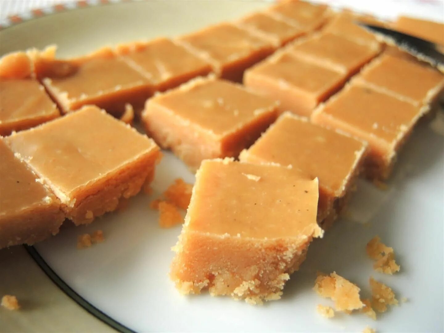 Karameller. Фадж щербет молочный. Fudge Caramel Round. Десерт Ириска фото. Short Bread, Butter, Fudge.