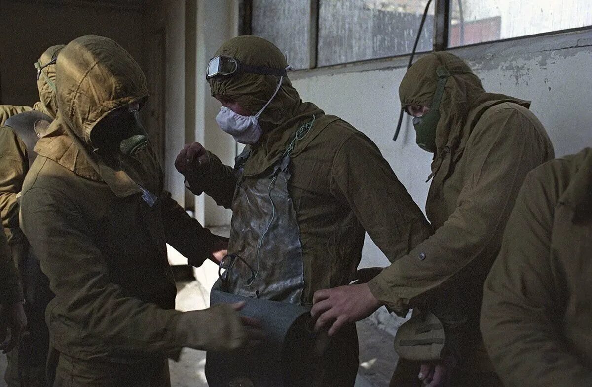 Chernobyl disaster. Чернобыль 2006. Чернобыль 1986 ликвидаторы. АЭС Чернобыль ликвидаторы.